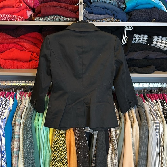 The Limited black slit back one button 3/4 sleeve 2 pocket blazer size XS - Picture 3 of 3